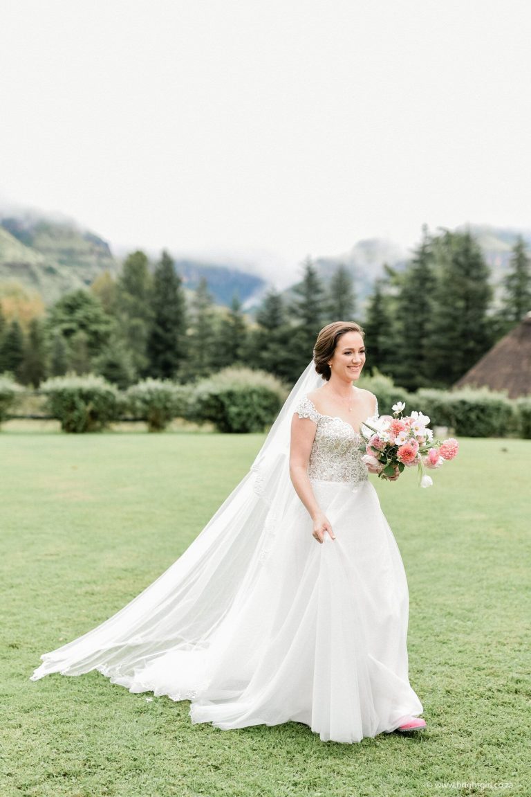 drakensberg-destination-wedding-bride-with-long-veil