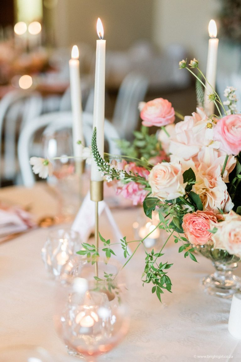 blush-and-coral-wedding-table-décor